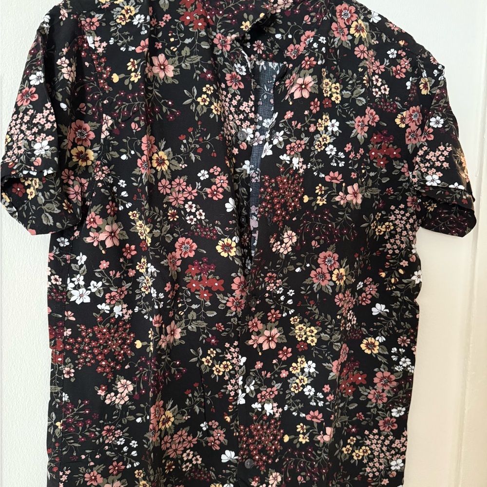 Abercrombie & Fitch Black and Red Casual Button Down Shirt